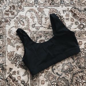 Everlane Perform Sports Bra